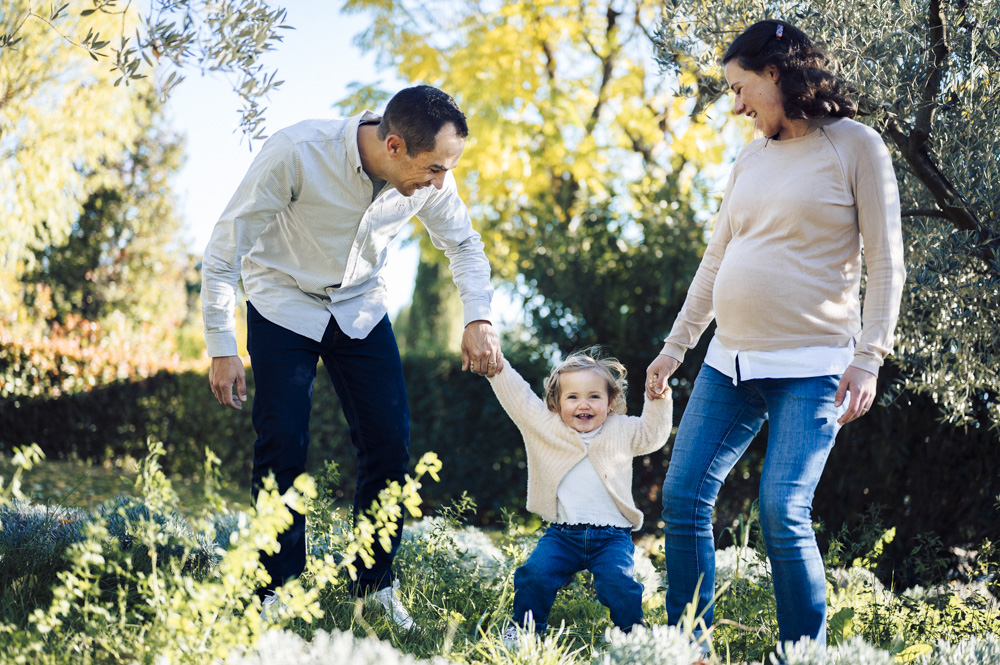 séance-famille-alpilles photographe de famille et grossesse à Barbentane