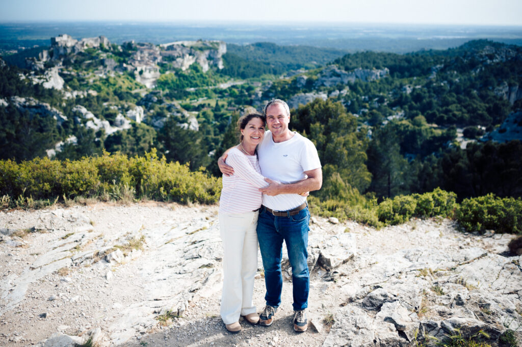 photo du couple pendant les vacances aux Baux-de-Provence